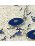 srebrny naszyjnik na łańcuszku z kamieniem lapis lazuli, widok z boku Pozłacany naszyjnik z lapis lazuli owalny