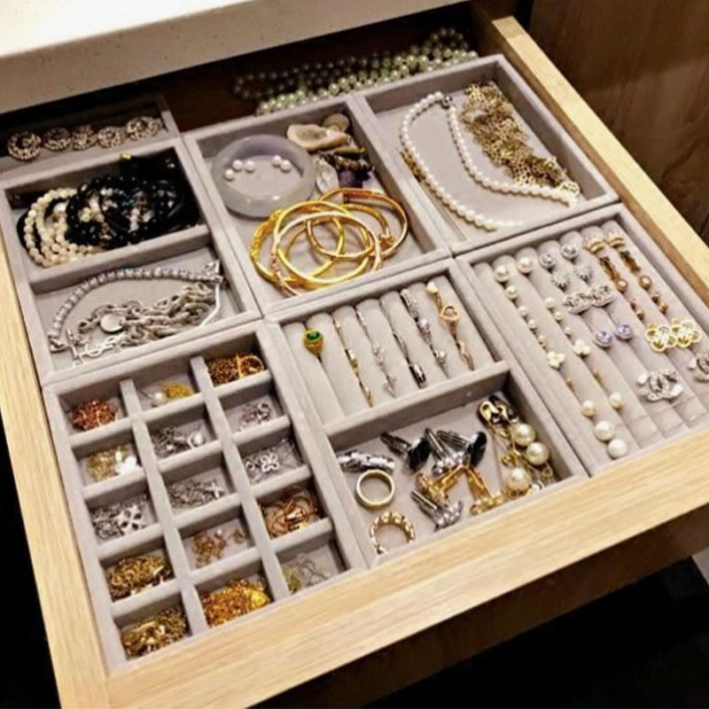organizer do prosty sposób na przechowywanie biżuterii