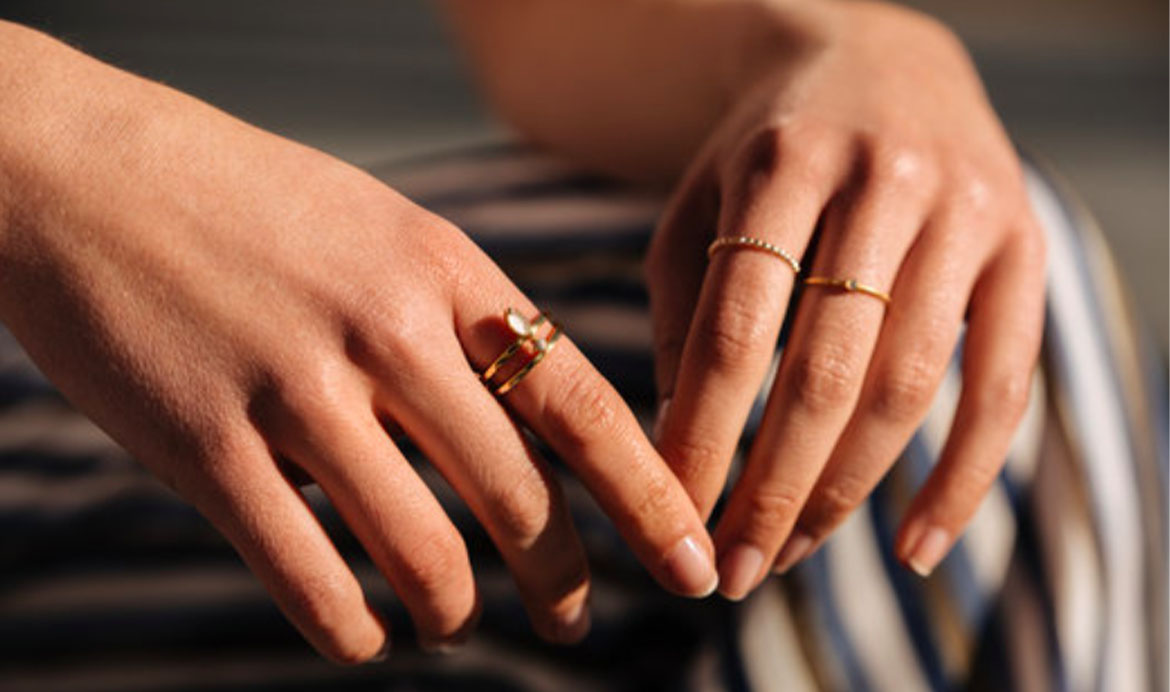 Jak zmierzyć rozmiar pierścionka, gdy robisz zakupy przez internet?